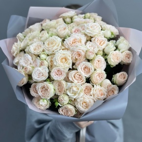 Букет "Кремовый микс" из 25 кустовых роз (50 см) в Мытищах