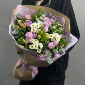 Букет "Парадайз" из кустовых пионовидных роз, альстромерий и хризантем сантини в Мытищах
