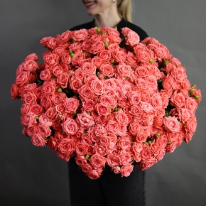 Букет из 39 коралловых кустовых роз (80 см) в Мытищах