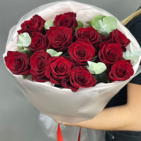 Букет из 13 роз Эквадор Эксплорер (60 см) в Мытищах