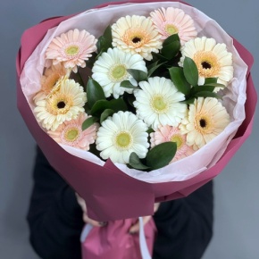 Букет из 13 белых гербер микс в Мытищах