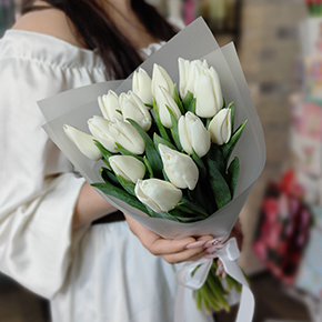 Букет из 15 белых тюльпанов в Мытищах