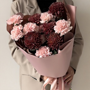 Букет из хризантем Бигоуди и диантусов в Мытищах Букет из хризантем Бигоуди и диантусов в Мытищах