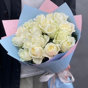 Букет 19 белых роз Аваланж (50 см) в Мытищах