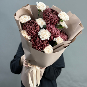 Букет из хризантем Бигоуди и диантусов в Мытищах Букет из хризантем Бигоуди и диантусов в Мытищах