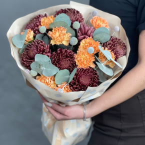 Букет "Персиковый раф" из хризантем Бигоуди, краспедии и диантусов в Мытищах