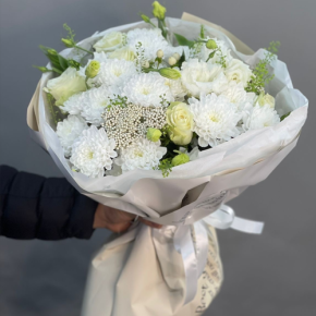 Букет "Меланхолия" из роз и хризантем в Мытищах