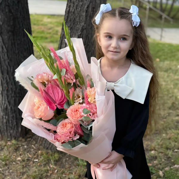 Букет на 1 сентября с гладиолусами, розами и антуриумом в Мытищах