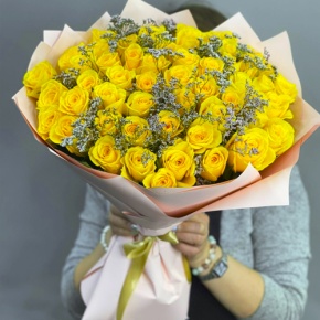 Букет из 51 лимонной розы с лимониумом в Мытищах