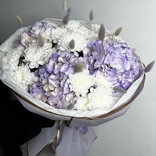 Букет из гортензий и хризантем "Фиолет" в Мытищах Букет из гортензий и хризантем "Фиолет" в Мытищах