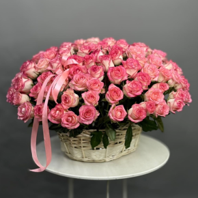 Композиция в корзине из 101 розы Джумилия в Мытищах