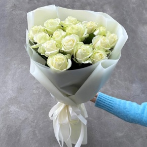 Букет "Умка" из 15 белых роз (50 см) в Мытищах