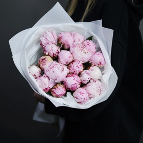 Букет из 19 розовых пионов Сара Бернар в Мытищах