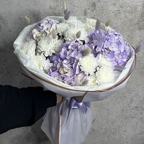 Букет из гортензий и хризантем "Фиолет" в Мытищах Букет из гортензий и хризантем "Фиолет" в Мытищах