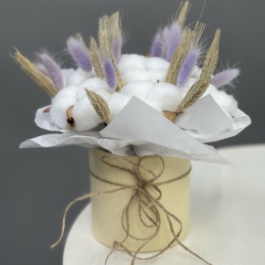 Композиция в шляпной коробке из хлопка, лагуруса и пшеницы (Сухоцвет) в Мытищах