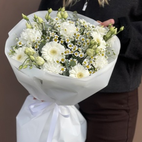 Букет "Вера и надежда" из ромашек, гербер, эвкалипта, диантусов и эустом в Мытищах