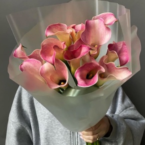 Букет из 13 нежных калл в Мытищах