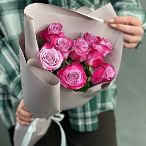 Букет "Сесилия" из 9 фиолетовых роз кения (40 см) в Мытищах