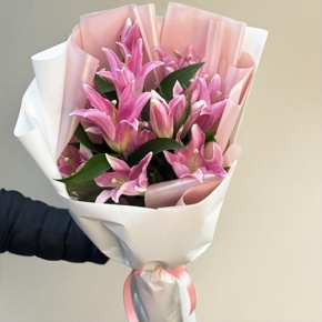 Монобукет из 9 ароматных розовых лилий в Мытищах