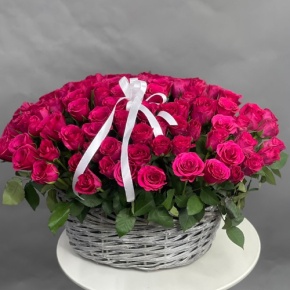 Композиция в корзине из 101 малиновой розы (40 см) в Мытищах