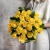Букет из 25 лимонных роз с рускусом (40 см) в Мытищах Букет из 25 лимонных роз с рускусом (40 см) в Мытищах
