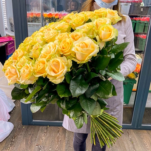 75 роз Аваланж (70 см) в Мытищах