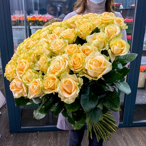 75 роз Аваланж (70 см) в Мытищах